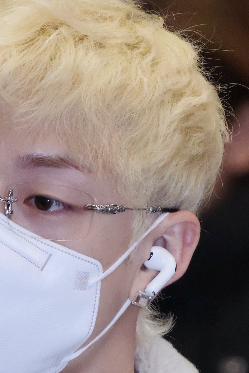 beachboi1003's tweet image. The duck tail here fjdks so fluffy gkffk curls want to come baack