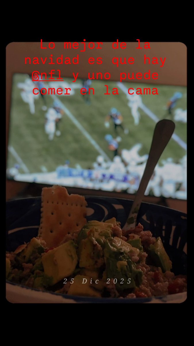 royosky's tweet photo. Qué gustazo escuchar a @quiquegaray en la transmisión para 🇲🇽 #NFLonNetflix https://t.co/nBmgQhn425