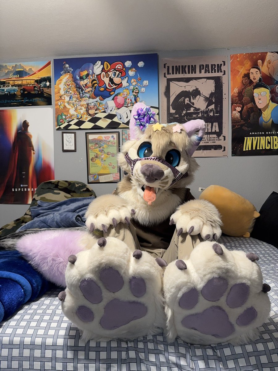 Did anyone unwrap a werewolf this morning 🎁🎄🤔