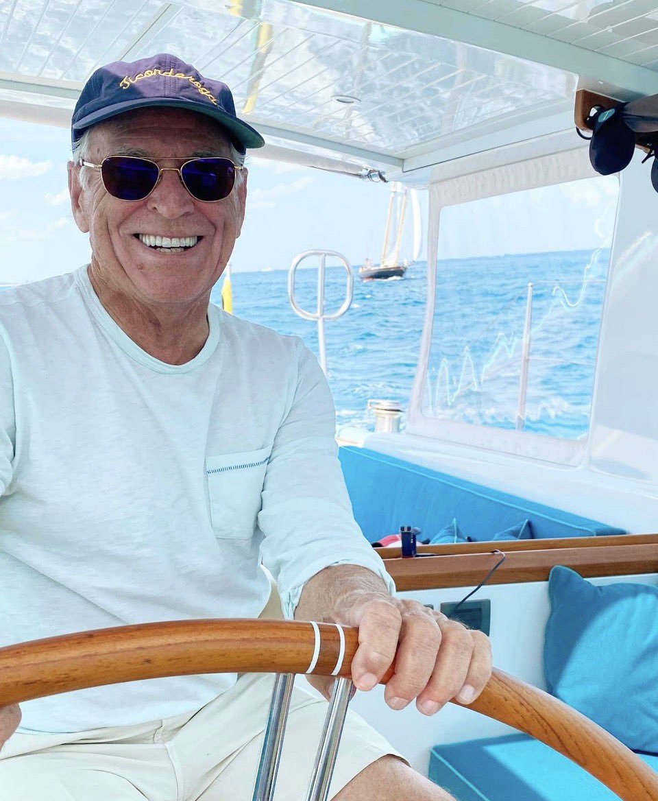 DailyBuffettX's tweet photo. It’s after 5pm on Christmas Day, which means it’s time to honor today’s OTHER birthday.

Bubba would have turned 79 years young today.

In his honor, we do our best to #KeepThePartyGoing

God Bless Us, Everyone. And God Bless Jimmy Buffett https://t.co/fPni79kpls