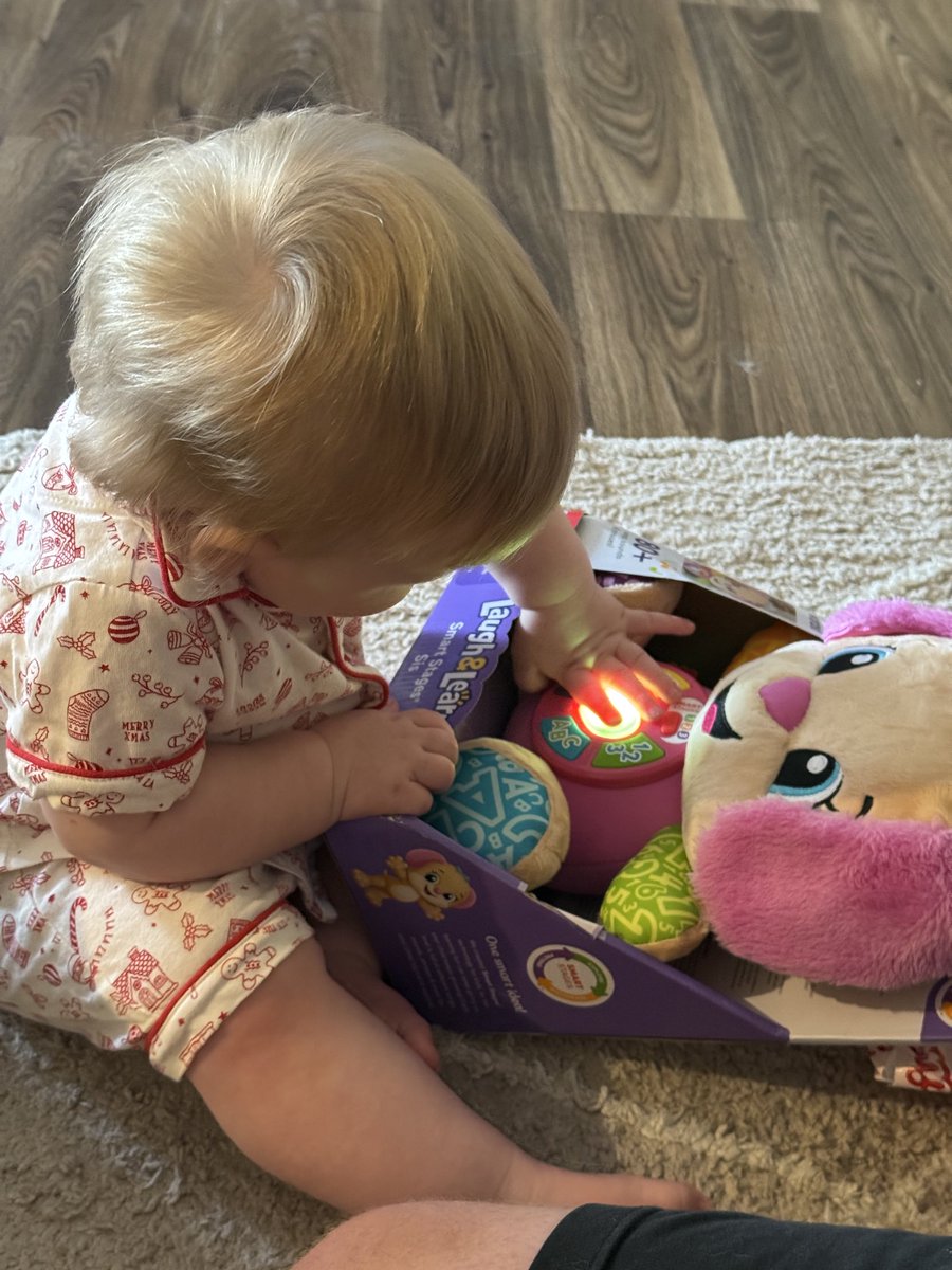 itsapricityx's tweet photo. Christmas and a 1 year old 🩷
So bittersweet and excited to see what this next year brings for our little family https://t.co/zMJdahTCVJ