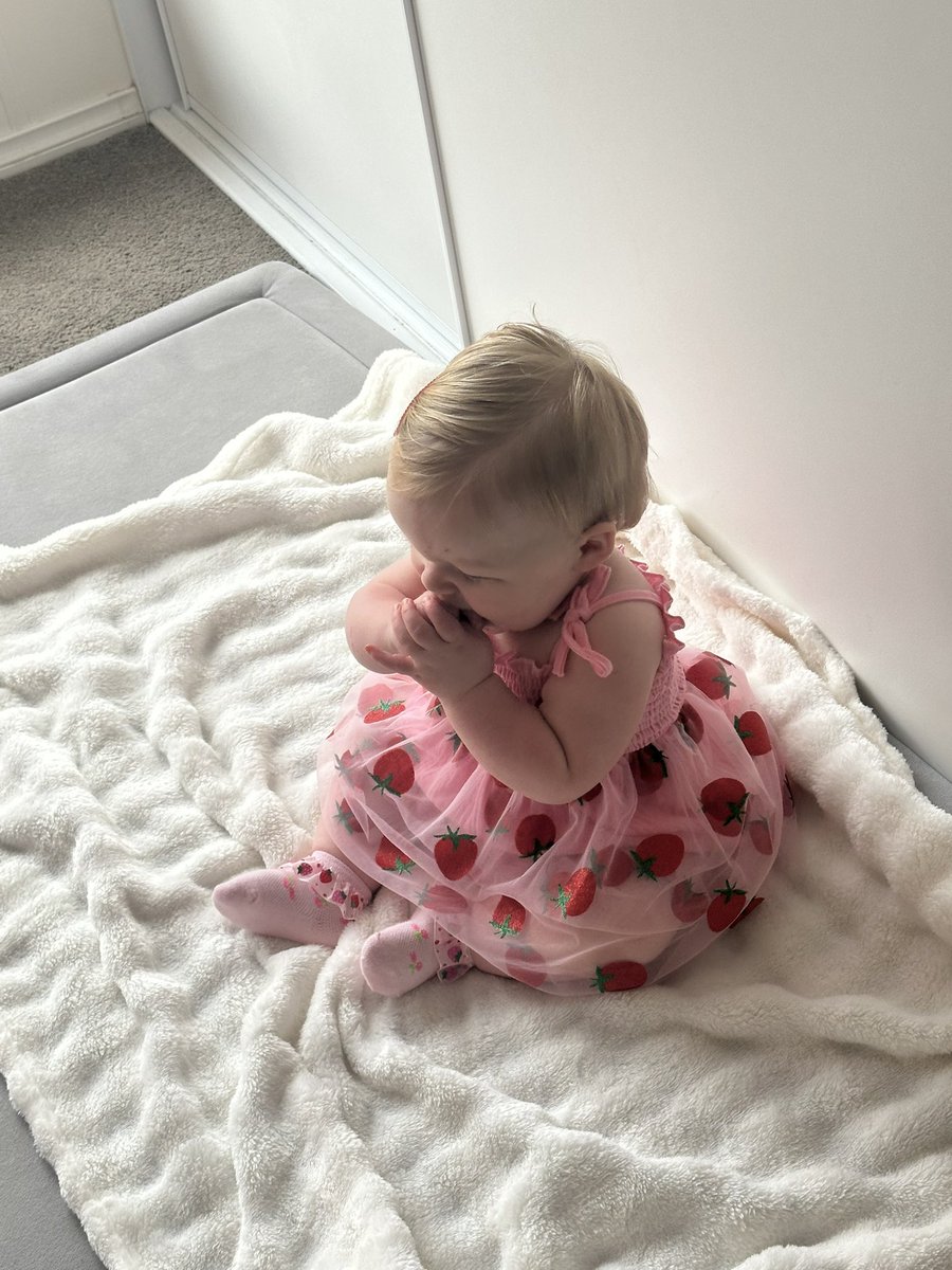 itsapricityx's tweet photo. Christmas and a 1 year old 🩷
So bittersweet and excited to see what this next year brings for our little family https://t.co/zMJdahTCVJ