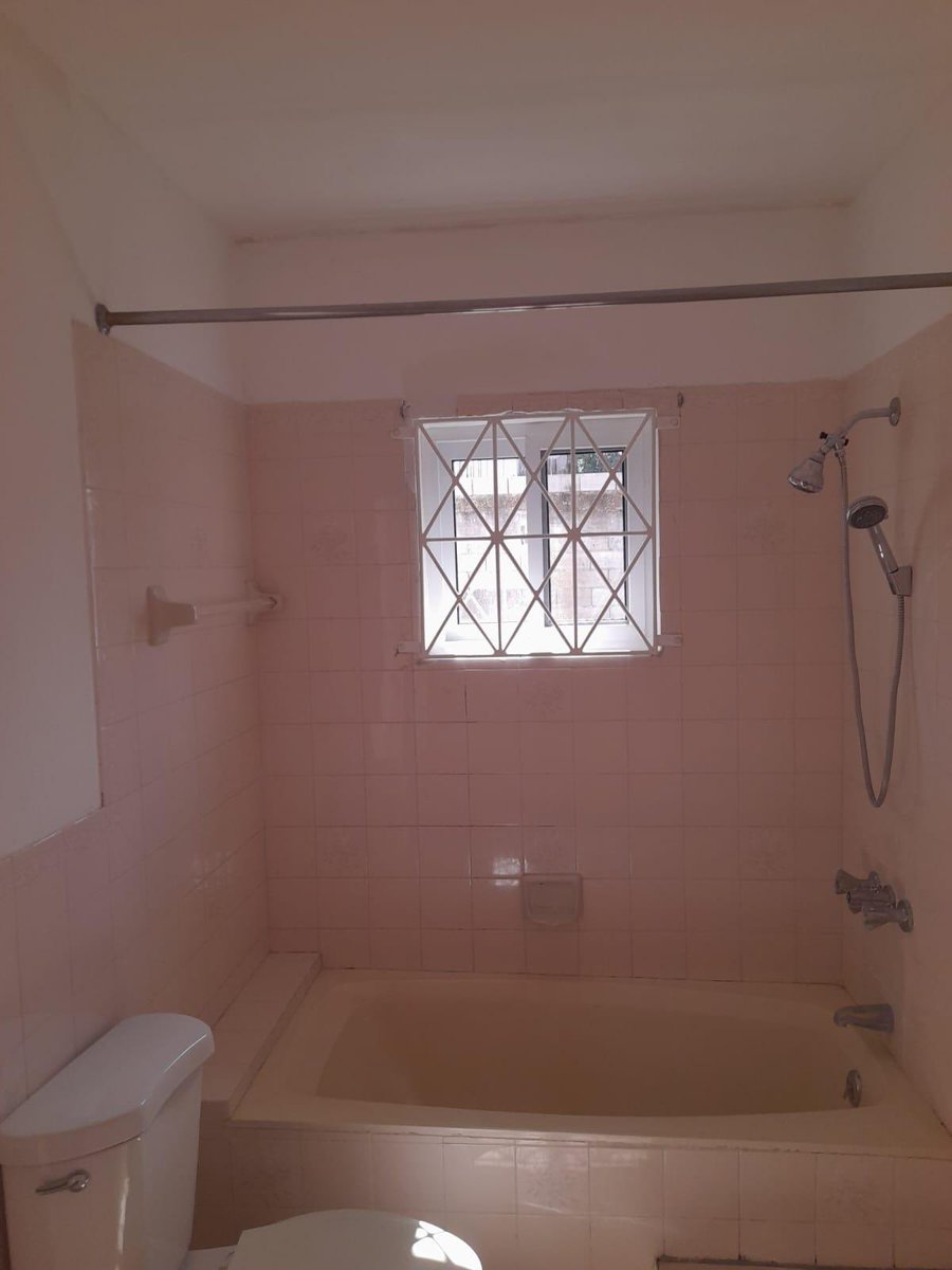 Mandeville, Manchester
5 bed 4 bath
325,000 USD or 51.7 million JMD
Mortgage: 293,000 JMD

Link: landandlegacyja.com/properties/58-…

Join our community to stay updated: whatsapp.com/channel/0029Vb…