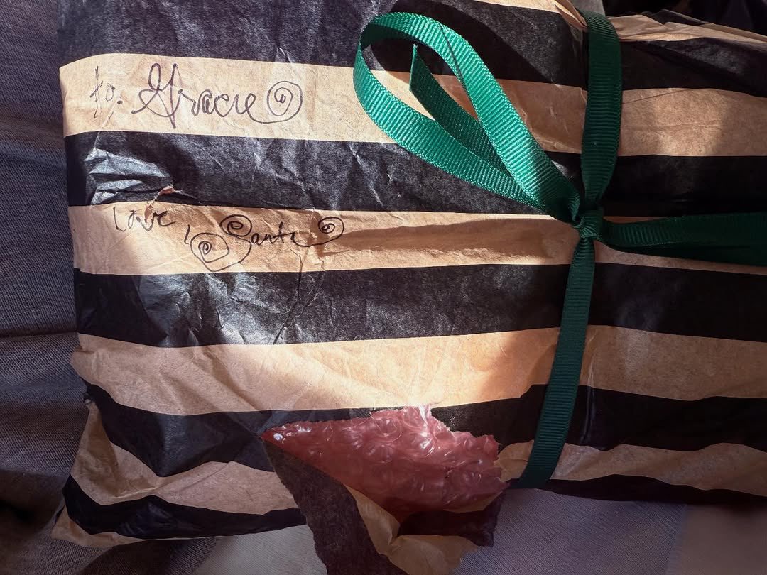 gracieabrams's tweet image. Merry love you !!!!!!!!!