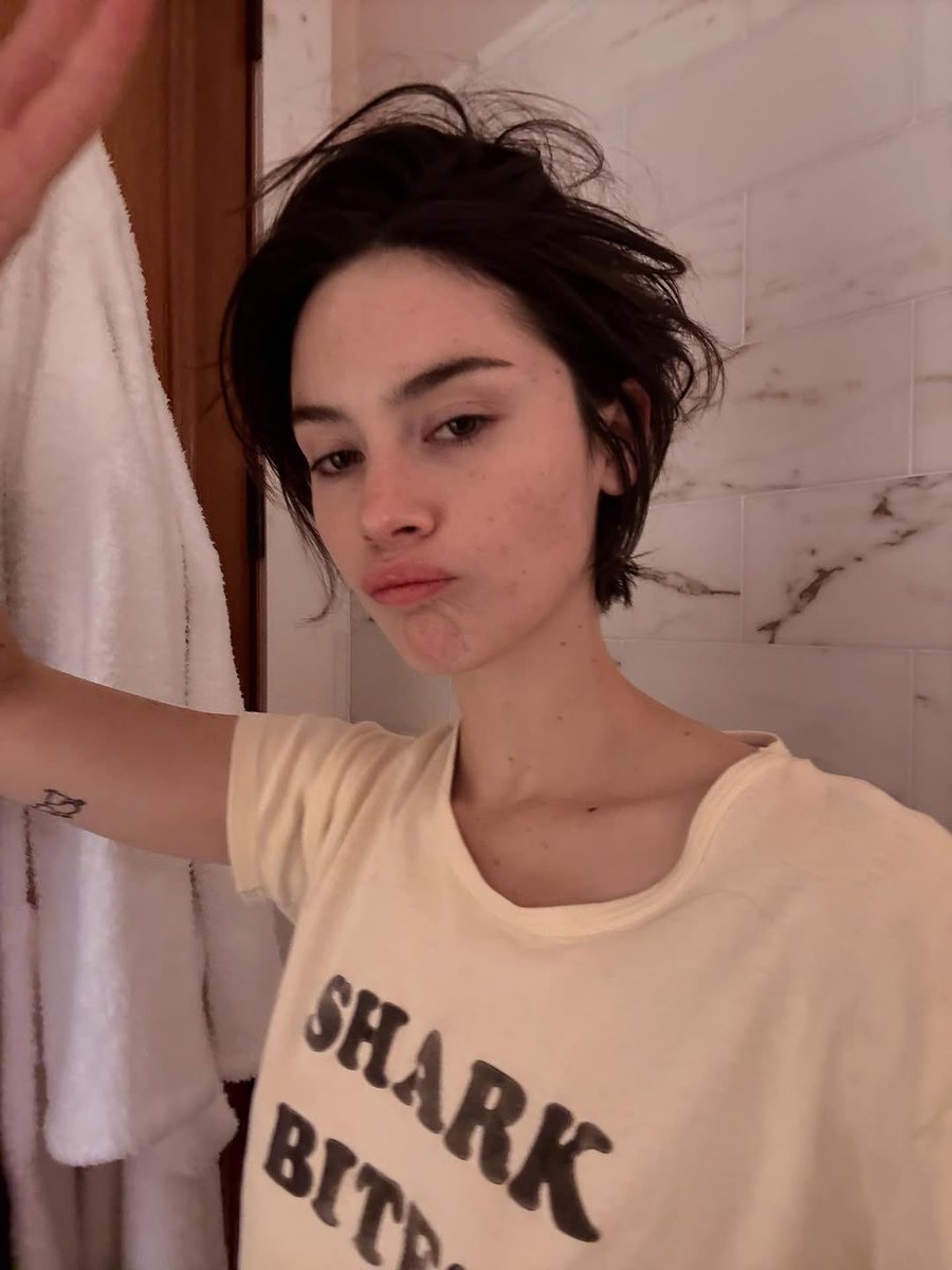 gracieabrams's tweet image. Merry love you !!!!!!!!!