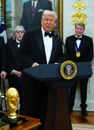 ElephantSignal's tweet image. 🚨BREAKING: Jim Carrey says, "We have a president [Trump] who started out when the country was together and we had a wonderful leader, and he is tearing us limb from limb. Destroying every institution. He's a used car salesman."

What's your response to Carrey?