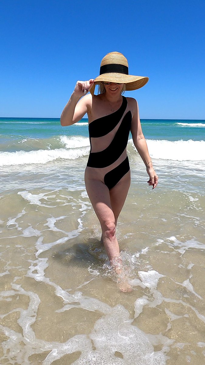 JennyParker83's tweet image. First Christmas after my divorce and I'm wearing the swimsuit I was never allowed to wear, how's it looking at 42?