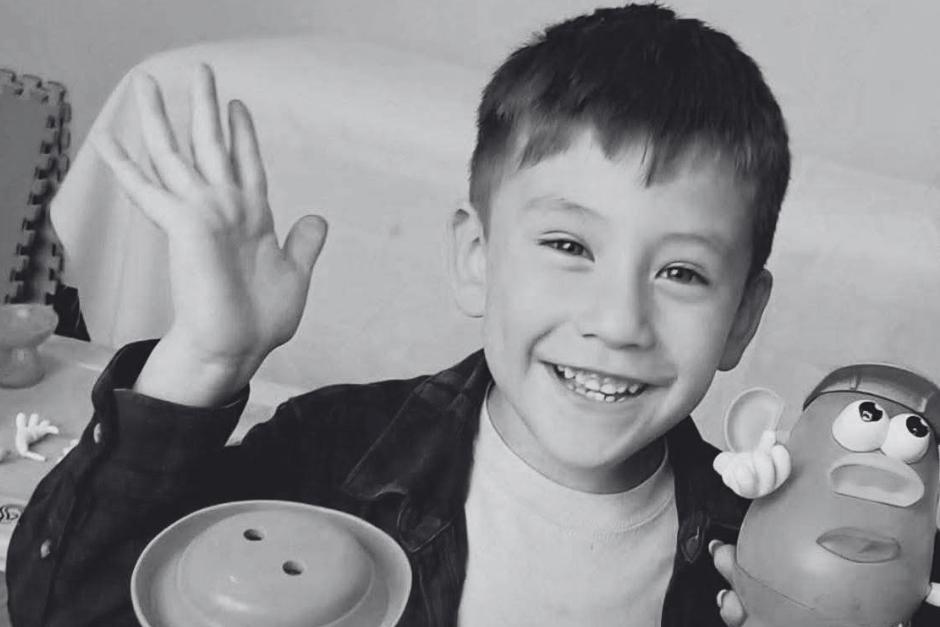 soy_502's tweet image. 😞Localizan sin vida a niño de 5 años desaparecido en San Juan Sacatepéquez

El cuerpo de Edgar Gadiel Alvarado Castellanos, de 5 años, fue localizado la madrugada de este 25 de diciembre.

Leer más: soy502.com/articulo/local…