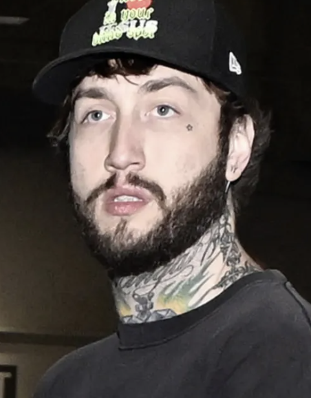 Kick_Champ's tweet image. FaZe Banks sold a large ownership stake in FaZe, shifting control to a new leadership that pushed for 20% of creators’ earnings, leading all the members to leave — RIP FaZe Clan 💔