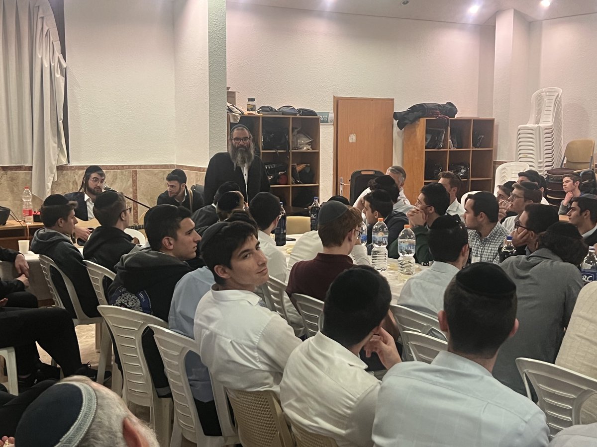 Special Leyl Shishi tonight with Rav Judah Mischel and Rav Avi Pollack, sponsored by <a href="/CampHASC/">Camp HASC</a> ! The guys enjoyed amazing Torah, uplifting niggunim and delicious chulent and kugel! #Shaalvim5786