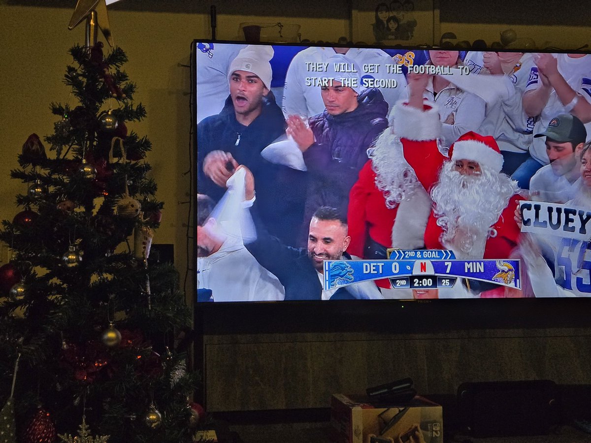 Feeling that pre-dawn Christmas spirit here in Singapore with #NFLonNetflix. Skol Vikings!