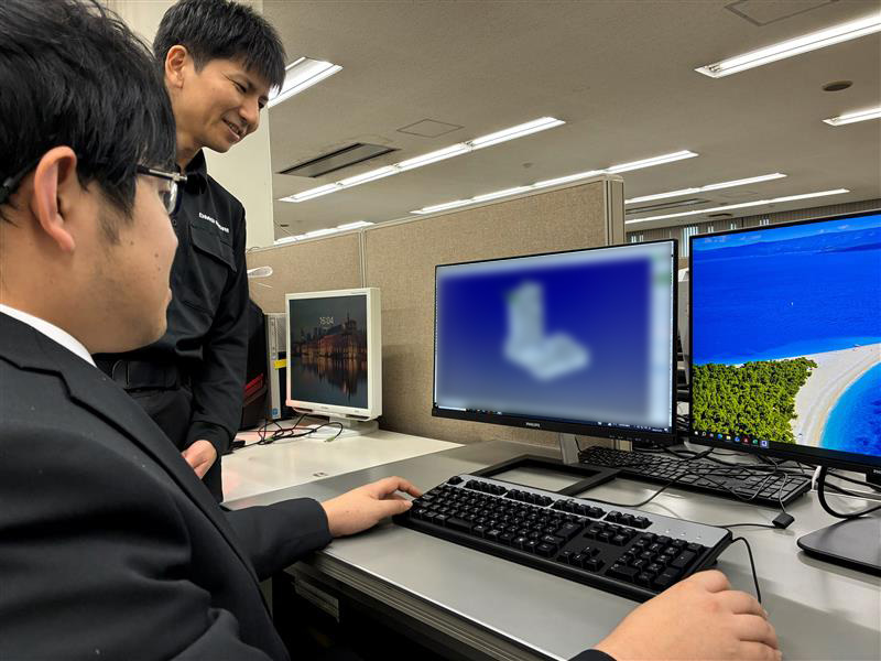 dmgmoripb's tweet photo. 1day仕事体験を12月23日に当社長岡工場で開催しました。
機械設計の社員の指導のもと、CADによるモデリングやアセンブリの業務を体験。
また、工場見学や若手社員とのフリートークも行い、当社についても理解いただく機会となっています。
 今回の1day仕事体験は、地元の学生1名に参加いただきました。 https://t.co/jZMvUxALv2