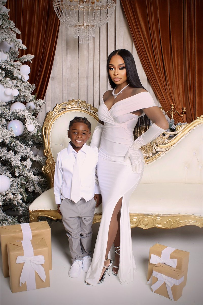 JanylaReyana's tweet photo. Merry Christmas from the mom &amp; son✨🤍🎁 https://t.co/ijjWBACBYM