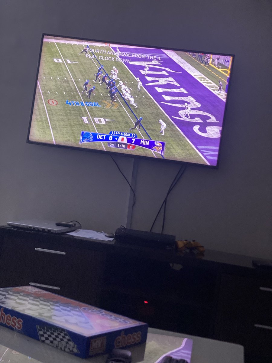 hernandez027's tweet photo. Watching the Lions from Lagos, Nigeria.
#NFLonNetflix https://t.co/onqFlgcNKV