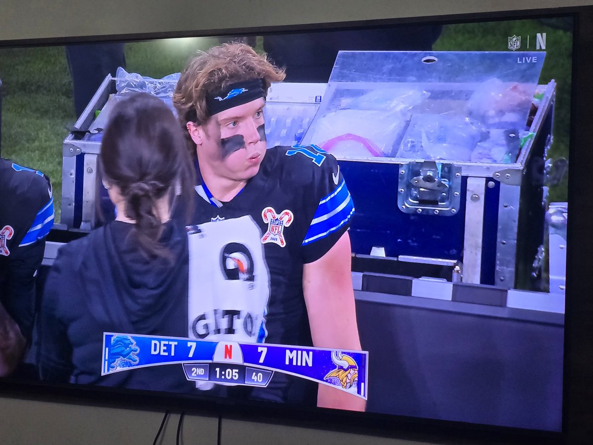 cris_kaj's tweet photo. #NFLonNetflix #NFLnaNetflix
NFL de Natal  🇧🇷🇧🇷🇧🇷🇧🇷🇧🇷

Beijos pra @Omeninoornellas e @Golim_ https://t.co/efzBOJv3bU