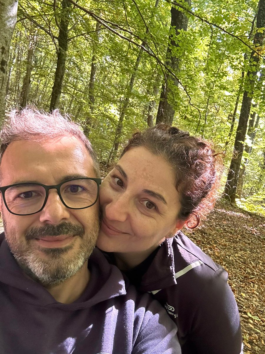 Ci siamo conosciuti qui su Twitter
Entrambi impegnati e con figli
10 anni fa
Dopo un lungo incredibile percorso da febbraio di quest'anno stiamo insieme
E il 20 settembre ci sposeremo
❤️💜💙
Direi che è il regalo più bello che potessimo farci
Buon Natale a tutti