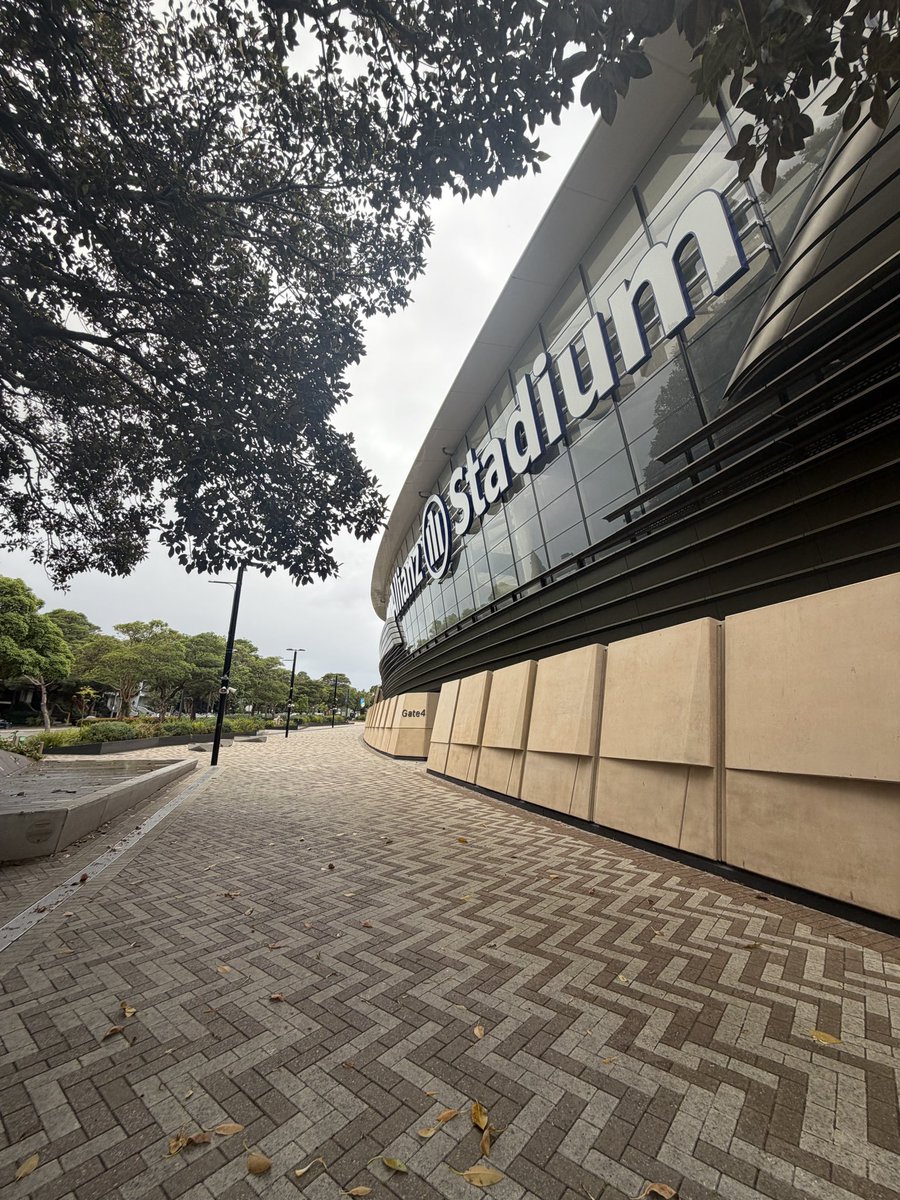 northsection's tweet image. Won’t catch a game here unfortunately, but took a wee walk round to see the Allianz Stadium, home of @SydneyFC 🏟️