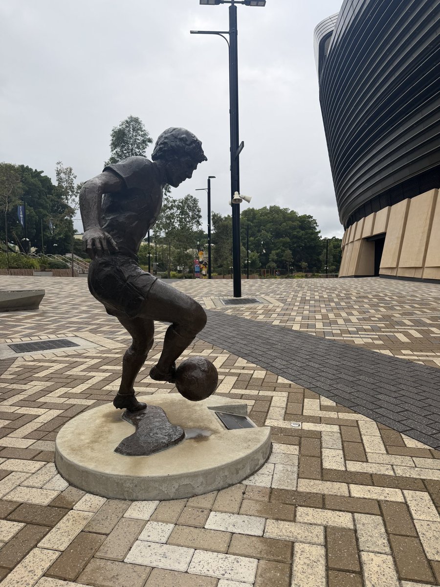 northsection's tweet image. Won’t catch a game here unfortunately, but took a wee walk round to see the Allianz Stadium, home of @SydneyFC 🏟️