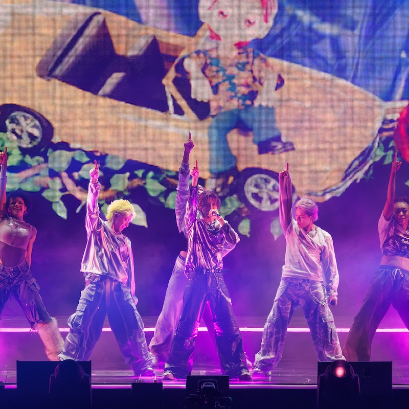 realsoundjp's tweet photo. ┊✧✧✧ 特集：Number_i ✧✧✧┊

🔗https://t.co/zDzkfZRScd

Number_iが見せた夢と現実の境目、余白の美学
2度目のツアー『No.Ⅱ』で描かれた物語――その本質に触れて

／
📸ライブ写真はこちら！（全18枚）
https://t.co/0HsX0imMTL
＼
#Number_i @number_i_offic