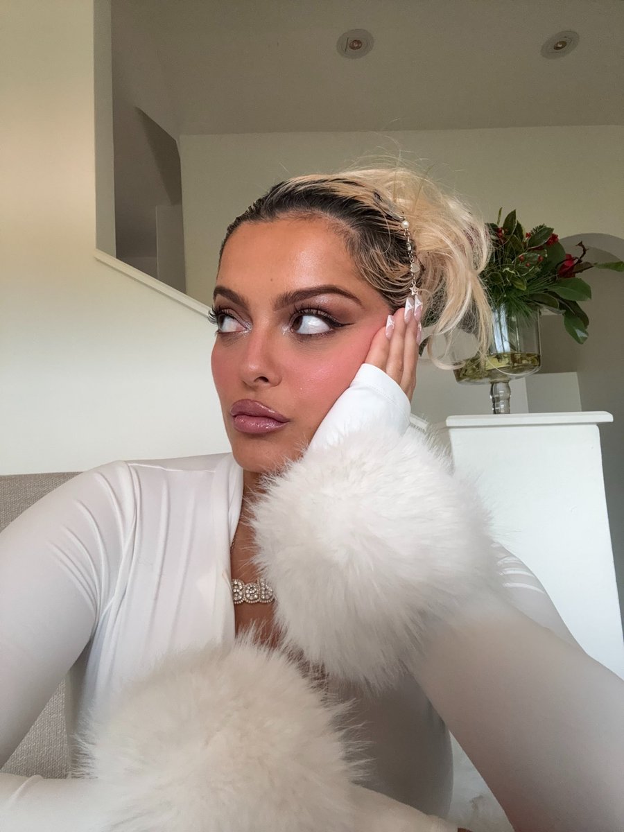 BebeRexha's tweet image. Santa didn’t bring me anyone. Still single.