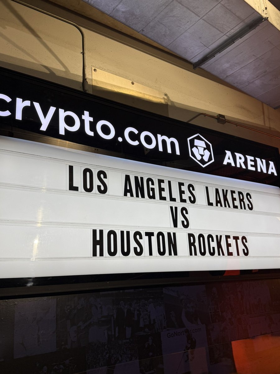 All we want for Christmas is a #Lakers win. 🙏