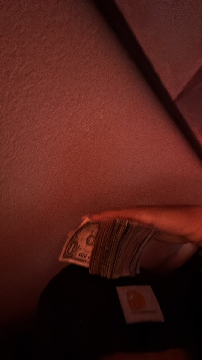 youngestslimeee's tweet photo. @Freaky11Inch get some money bum https://t.co/StNH2SpsP5