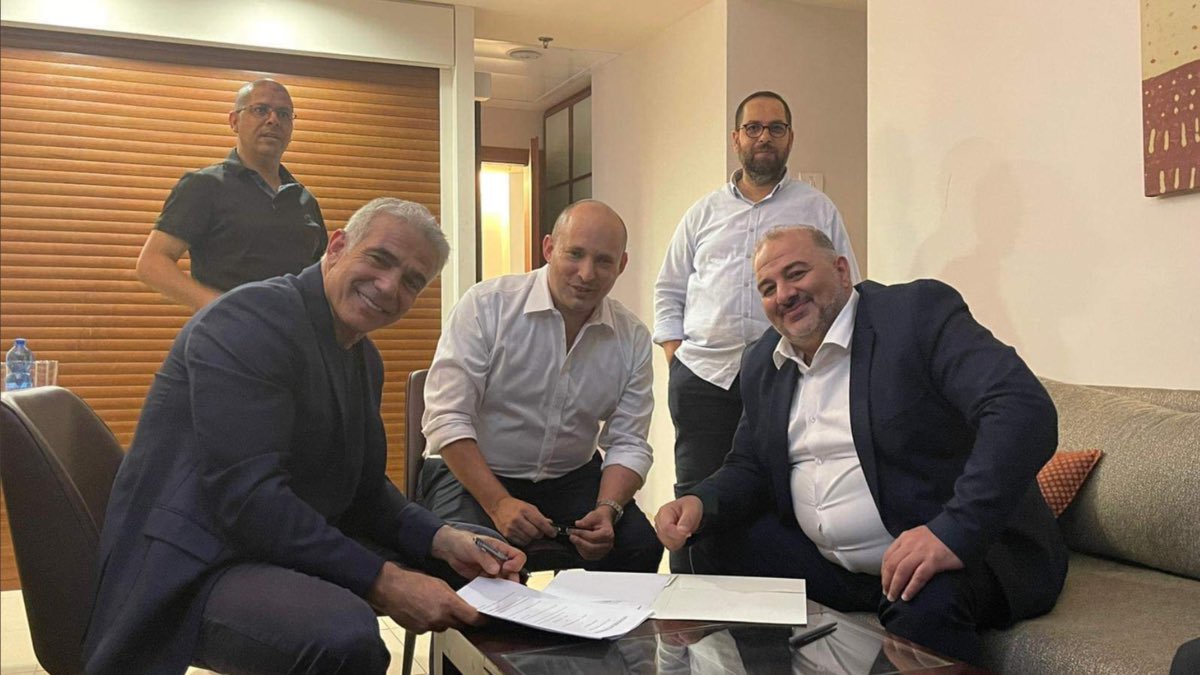 halgawi's tweet photo. كمواطن بسيط .. على حد علمي كنت في تل ابيب وأشدت بها قبل عدة أشهر وبها حزب الاخوان الذي هو جزء من الحكومة الحالية وداعم لها  .. فهل لدى الاخوان نكهات مختلفة ؟ 🌷 https://t.co/x90yw5AlDk