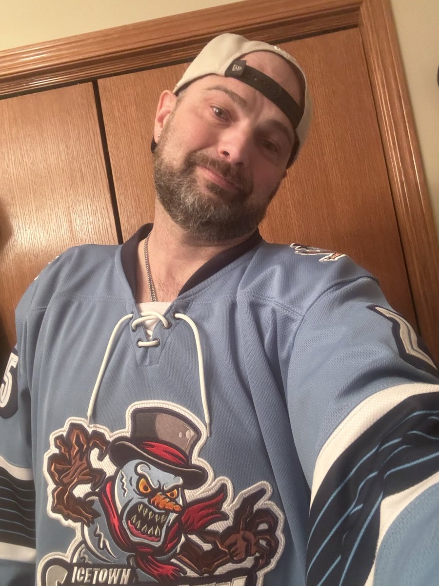 JeremyJeffrey38's tweet photo. @GeekyJerseys  Merry Christmas and Happy Holidays!! Love the Christmas attire. https://t.co/Zowwgytao1