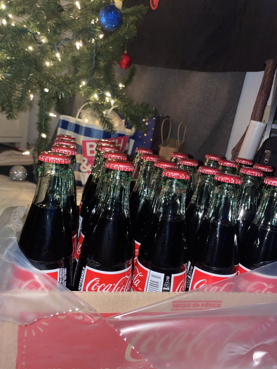 _CollegeVirgin's tweet photo. Santa got it kinda right https://t.co/anvKDvXw8m