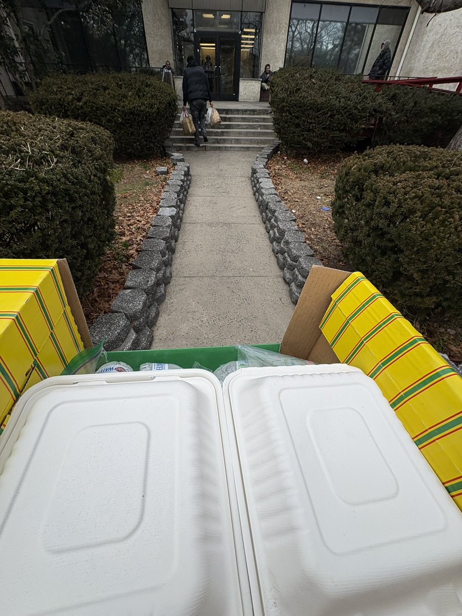 _Alexandercolon's tweet image. Thankful God put me in the position to be able to bless others and give back to my community Merry Christmas everyone and
God bless yall @coachbusby22 #AGTG