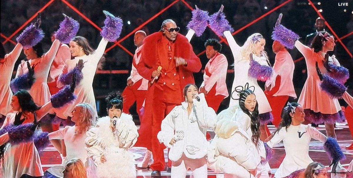 HardRockBet's tweet image. Snoop Dogg and the KPop Demon Hunters just played the best NFL halftime show we've ever seen