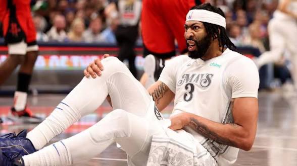 FlaggMavs's tweet image. No player has had more locker room trips in their career than Anthony Davis : 

Anthony Davis - 187 locker room trips (including today) 

Next closest player - 22 career locker room trips 

Unbelievably fragile