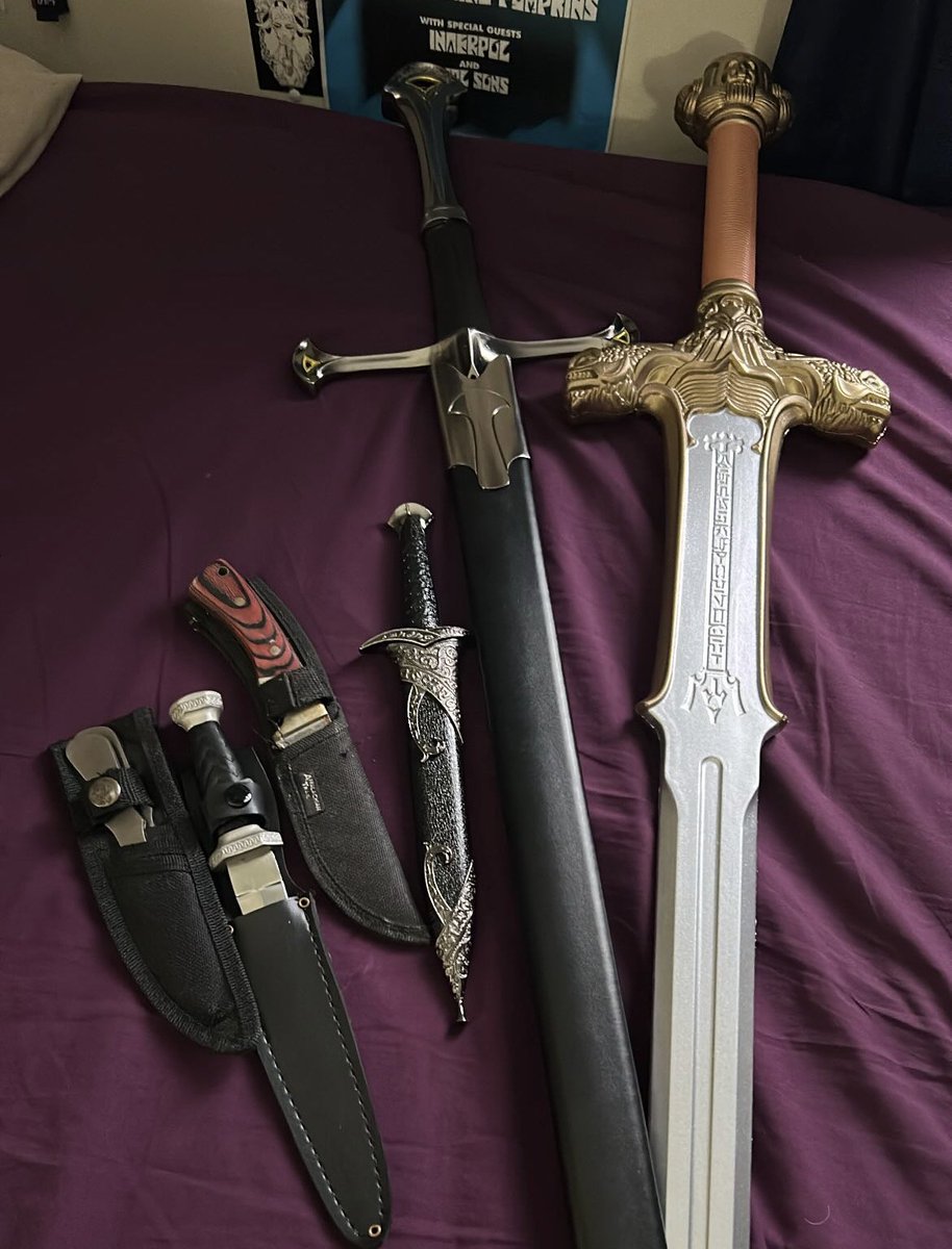 Got a sword and dagger for Christmas so here’s the collection