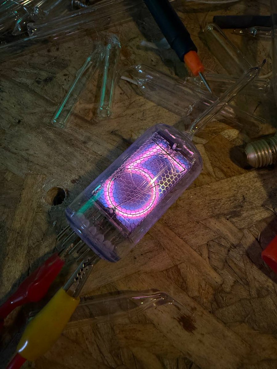 か*こ様 ニキシー管　日立　CD90P　９本 ASCII.jp：ノスタルジックな雰囲気のニキシー管風デジタルクロックが