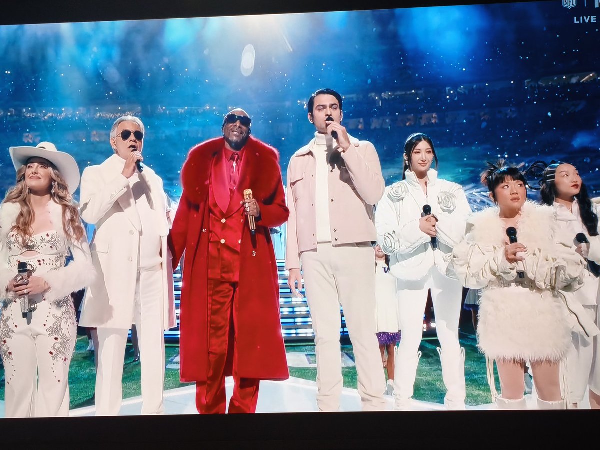 zero33333's tweet image. #NFLonNetflix Huntrix y Snoop Dog, desde luego Santa se acordó de mi 😍🥰😍