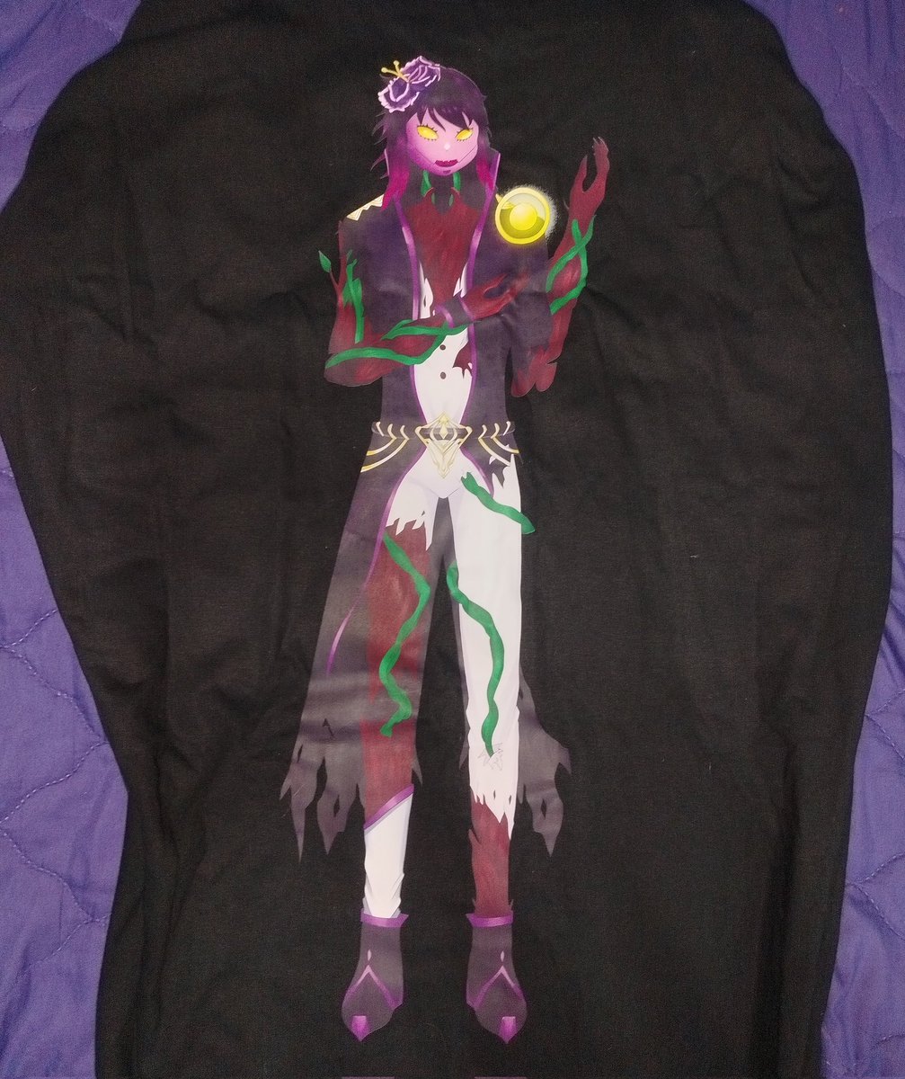 Me dieron en navidad una camisa de mi logo y mi personaje... Soy muy feliz 💜🟡🥰🥰