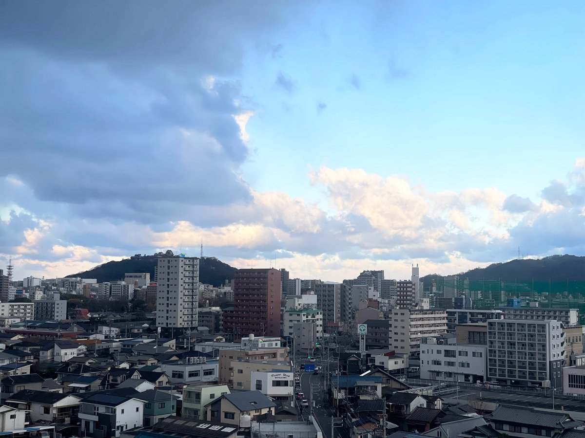おはようございます。
愛媛県松山市は雪のちらつく朝☃️

今年も一年ありがとうございました。
病める時も健やかなる時もフォロワー様の増えない時も（←今）
皆さまのおかげで楽しく続けられました🫶
年内最後のカリサガとともに、本日もよろしくお願いします🦦

#企業公式が毎朝地元の天気を言い合う