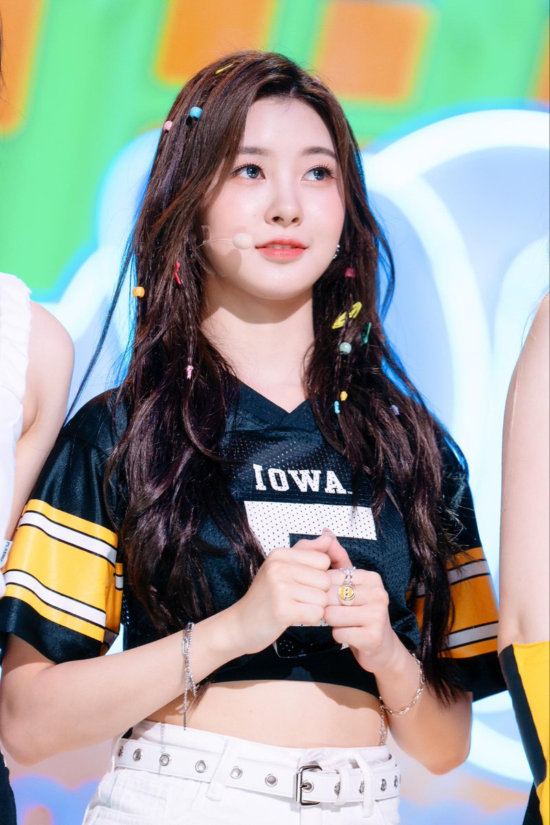 Jonverwatch's tweet image. Huntrix (the three main characters) also HUGE fans of punting (&amp;amp; Iowa football)