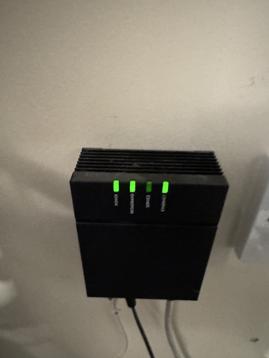 StephenHoHK's tweet photo. @CityFibre The connection has been intermittent for nearly a month now. Raised with ISP, booked appointment with Cityfibre. But no one showed up. Can you actually get someone to fix it? https://t.co/PCCXxjLK2H