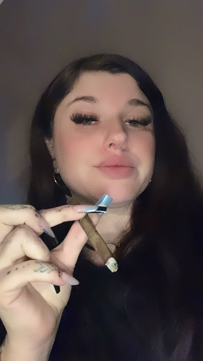 queenofthecucks's tweet image. If you haven’t snuck away to the bathroom to send today shame on you! 

You’re mine 365, 24/7 loser 

YOU WORK FOR ME! NO DAYS OFF!

Send for some tree you little hoee hoee hoezzzz!!! 🍃💨