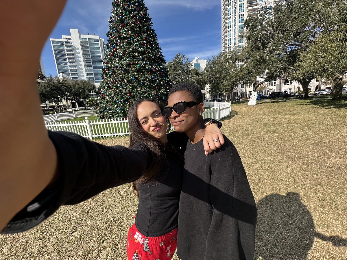 TAMERAMARlE's tweet photo. merry christmas from me and my wifeee https://t.co/x6tpZhFZev