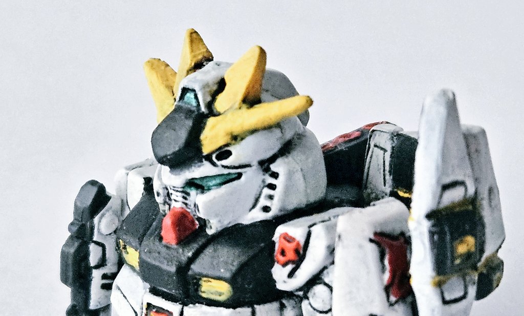 久しぶりに塗装しました。 ガン消し RX-93 νガンダム (フィン