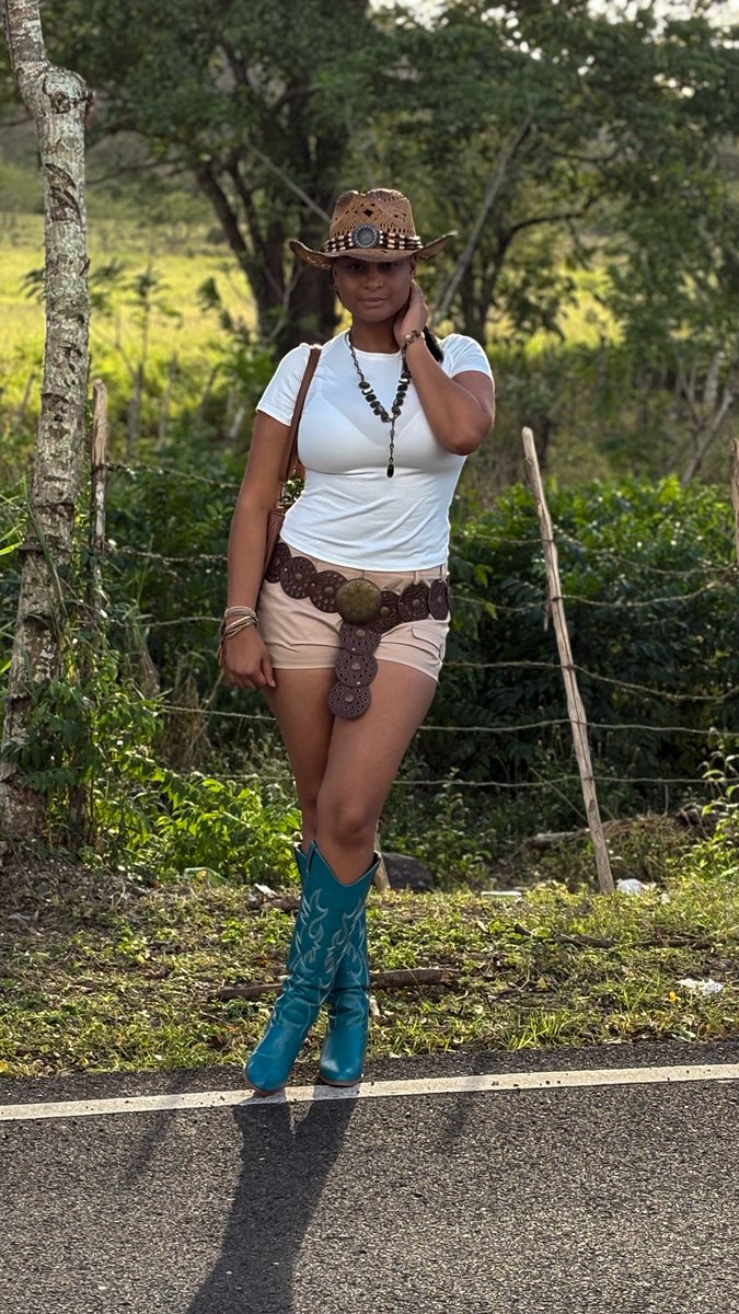 the gold digger tweet media