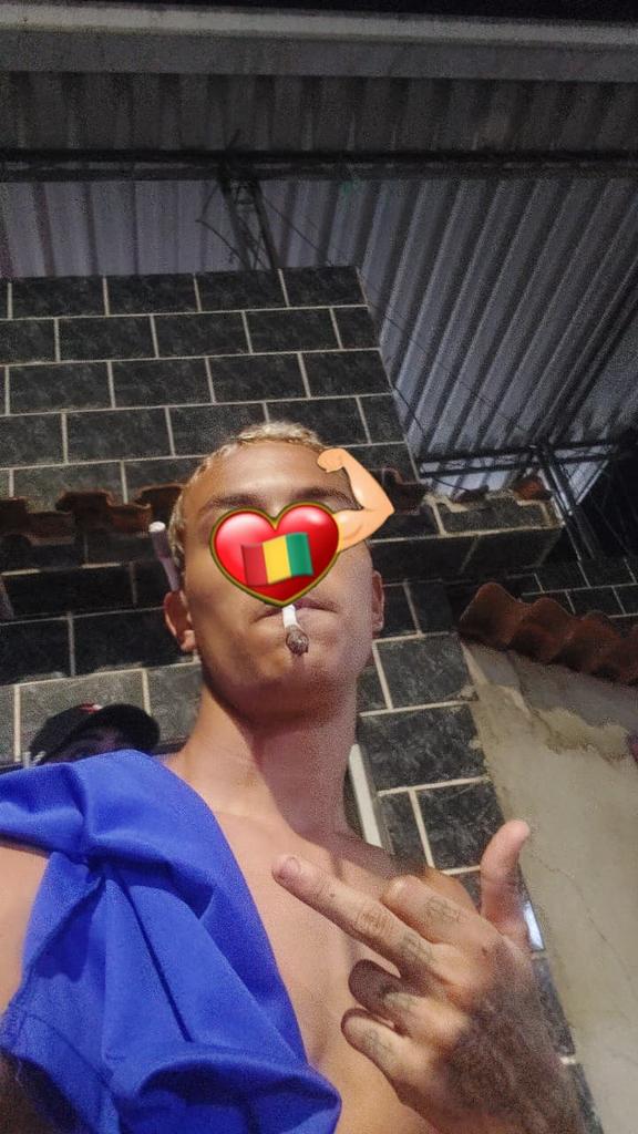 NovinDelas2's tweet photo. Devido ao calor🔥😶‍🌫️🇲🇱 https://t.co/9uJnrHGNzP