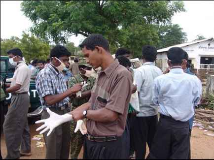 சுனாமியிலும் இனவாதத்தை காட்டிய சிங்களம், இன பேதமில்லாமல் செயற்பட்ட தமிழீழ விடுதலைப் புலிகள்.

தமிழீழ தேசியத் தலைவர் மேதகு வே.பிரபாகரன் அவர்களினதும் – சிறிலங்கா சனாதிபதி திருமதி சந்திரிகா அம்மையார் அவர்களினதும் தலைமைத்துவ ஆற்றல்களையும், குணவியல்புகளையும் ஒப்பிட்டு மதிப்பீடு