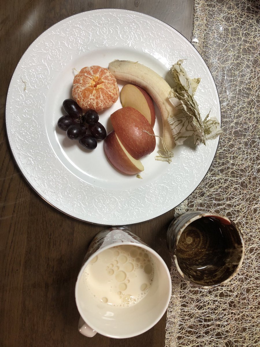 今日の朝ごはん、夜明け
本日は完全菜食です
これでは体重増えないか