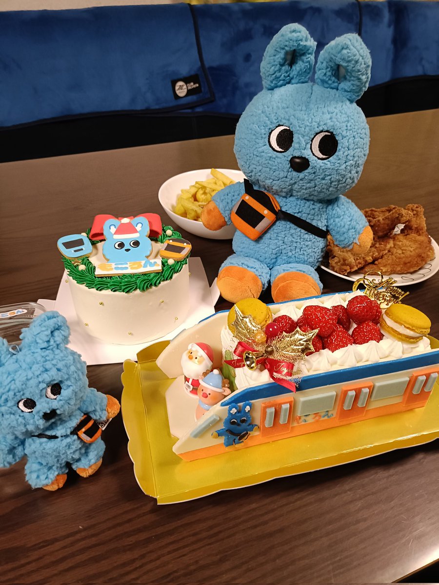 mickey1928mouse's tweet photo. もころん🩵🧡ケーキ🎂でMerryChristmas🎄
#もころん #小田急 https://t.co/c7pUS3rMvg