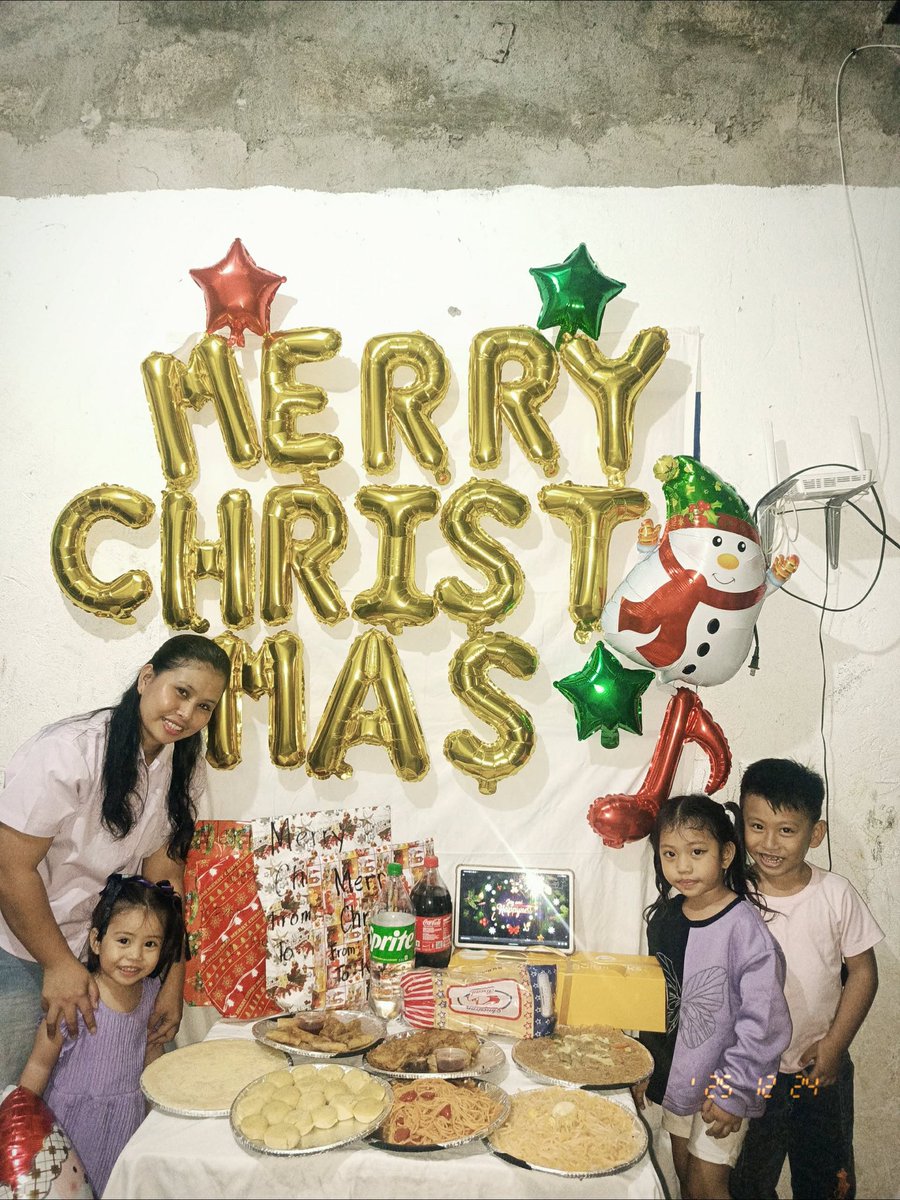 j15maslog's tweet photo. Merry Christmas 🎄🎁 https://t.co/YGIMbNSgFM