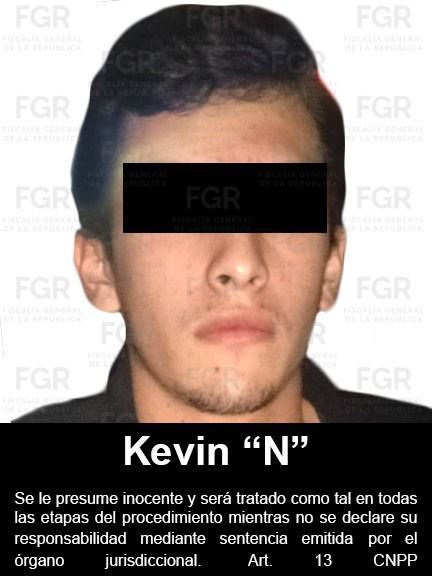 FGRMexico's tweet photo. #FGR obtuvo prisión preventiva oficiosa contra tres personas por su probable participación en los delitos de posesión de arma de fuego, cartuchos y cargadores todos de uso exclusivo de las fuerzas armadas, y contra la salud, con fines de comercio de metanfetamina. Fueron detenidos en Monterrey, Nuevo León gracias al trabajo del @GabSeguridadMX. ▶️ https://t.co/wlk2z59SVT