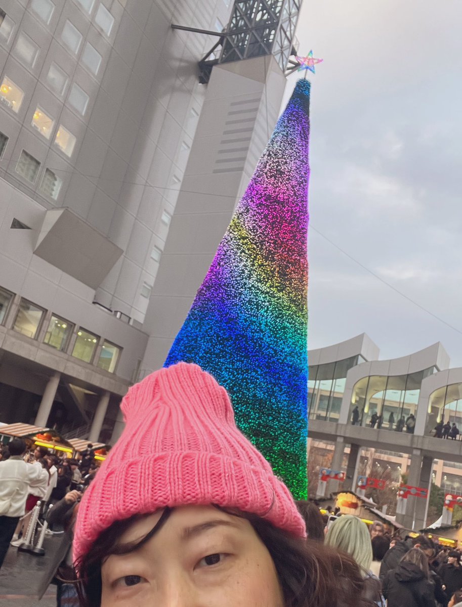 BebeSwallowtail's tweet image. あっという間に12月が過ぎていきますね。
ほぼ毎日梅田スカイビルクリスマスマーケットにいておりましたが、
今年は人々が夢中になる「流行る・バズる」現象を目の前で見たり感じたり、驚くこともたくさん。勉強にもなりました。

集中してよかったなぁ。